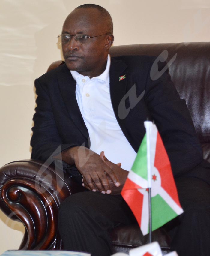 Gaston Sindimwo : « Le Burundi doit payer ses propres fonctionnaires, et de surcroît les militaires. Nous ne sommes pas en Somalie comme des mercenaires. »