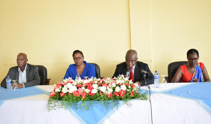 Cérémonies d’ouverture de la journée internationale de la femme, éditions 2017, aux projets et programmes appuyés par le FIDA (De gauche à droite : Monsieur Isidore TOYI, chargé de programme pays FIDA au Burundi, Madame Aline RIVUZIMANA, déléguée ONUFEMME, Damase NTIRANYIBAGIRA, Coordonnateur PNSADR-IM, Madame Béatrice NTAHE, Responsable genre aux projets et programmes appuyés par le FIDA,) 