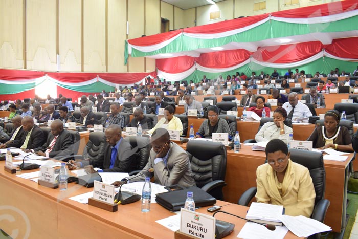 Les députés en plénière à l’hémicycle de Kigobe