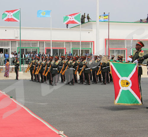Du 18 au 19 février, Mohamed Abdoulahi, président somalien a effectué une visite au Burundi. Passage en revue des troupes
