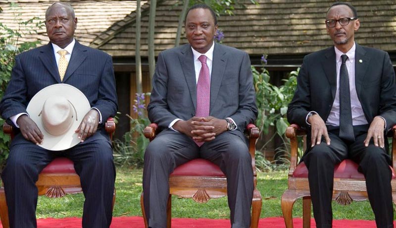 Kenyatta joue les bons offices entre Museveni et Kagame