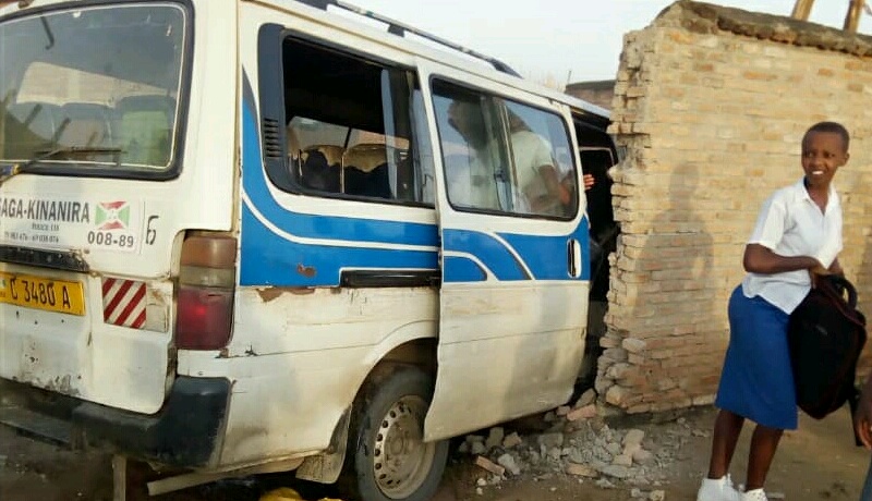 Musaga : Un bus défonce la clôture d’une école et fait deux morts et 5 blessés