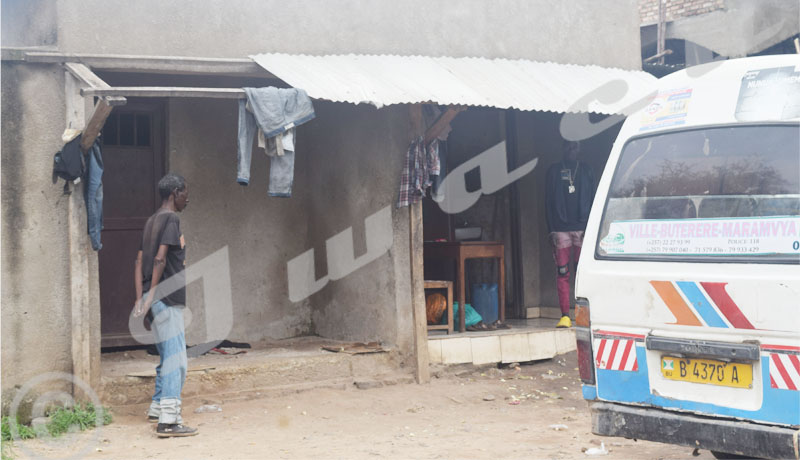 Latrines  publiques dans certains parkings de la mairie de Bujumbura, un défi