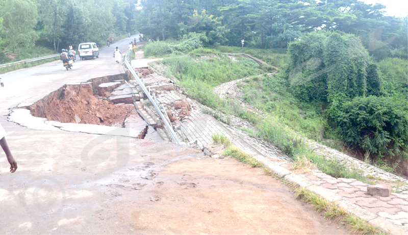 La route Kamesa au bord d’un gouffre