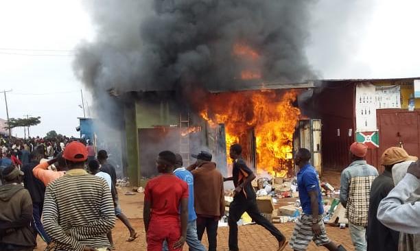 25 boutiques  du marché de Ngozi parties en fumée