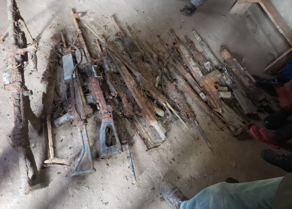 Nyanza-Lac : Découverte d’une cache d’armes entamées par la rouille