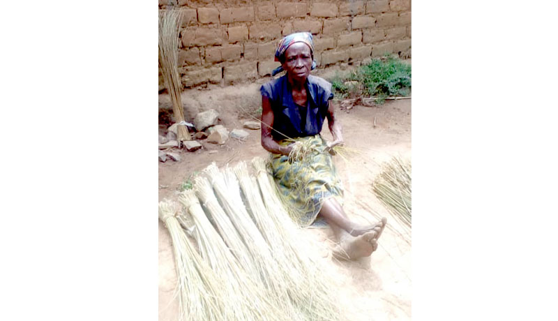 Région Sud/Rumonge : Le commerce des balais fait vivre des femmes vulnérables