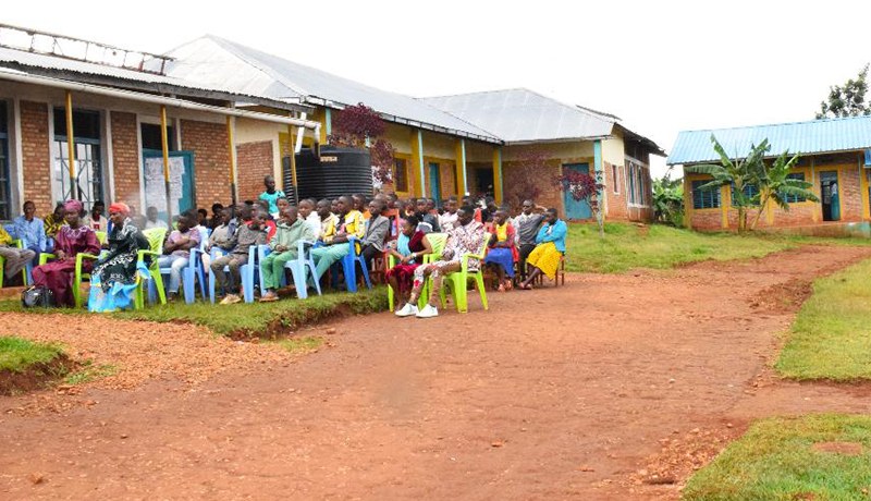 Région Centre/Lycée de l’Espoir de Nyangungu : Sans eau ni électricité depuis 2005