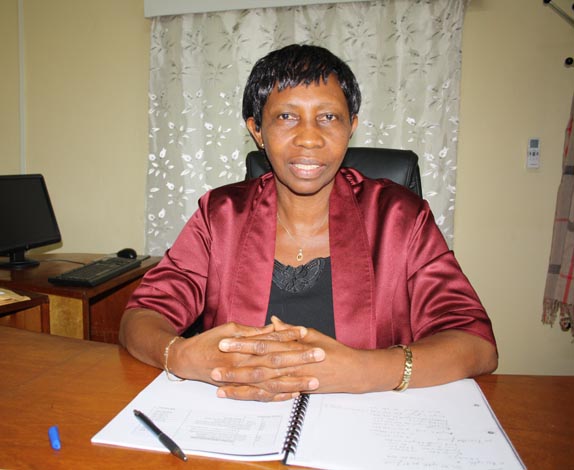 Rose Katariho, directeur administratif et financier : « Nous avons fait respecter le règlement avec rigueur. » ©Iwacu